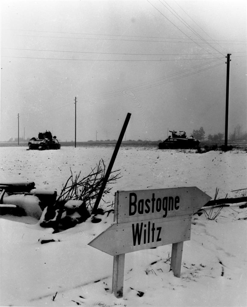 La bataille des Ardennes avait mis fin pour un temps fin aux querelles intérieures.
