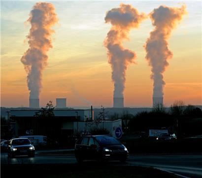 La centrale nucléaire de Cattenom vue de Zoufftgen en 2016: pour le moment, seulement un des quatre réacteurs est en état de marche
