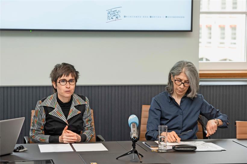 La directrice de l’abbaye de Neimënster, Ainhoa Achutegui (à gauche), et la vice-présidente du Printemps des poètes Luxembourg, Françoise Pirovalli
