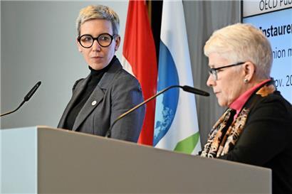 La ministre de la Justice, Sam Tanson, et la secrétaire centrale adjointe de l’OCDE, Kerri-Ann Jones  
