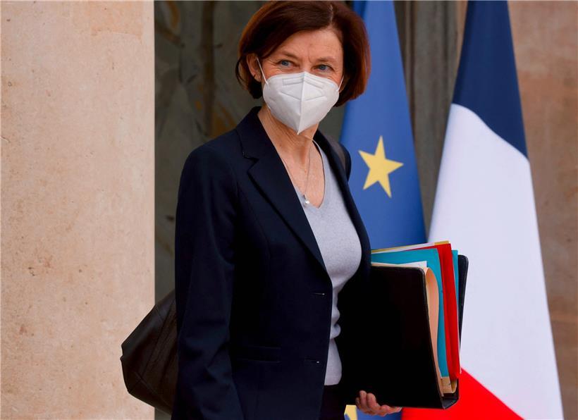 La ministre des Armées, Florence Parly, se penchera attentivement sur la liste des signataires de la tribune des militaires dans l’hebdomadaire „Valeurs Actuelles“
