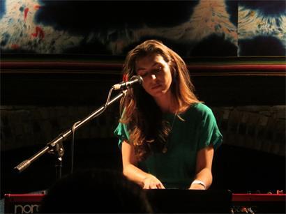 La musicienne américaine Julia Holter au Basilica Soundscape en 2014
