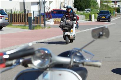 La pandémie n’arrête pas Andrea Fucile avec sa vespa
