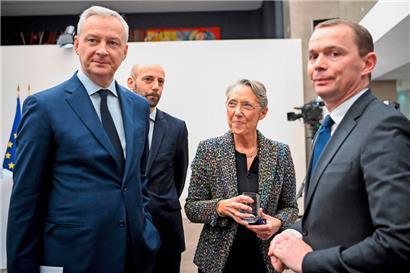 La première ministre Elisabeth Borne (2. de d.), le ministre de l’Economie et des Finances, Bruno Le Maire (g.), le ministre du Travail, Olivier Dussopt (d.), et le ministre de la Transformation et des Services publiques, Stanislas Guerini, avant la présentation de la réforme des retraites
