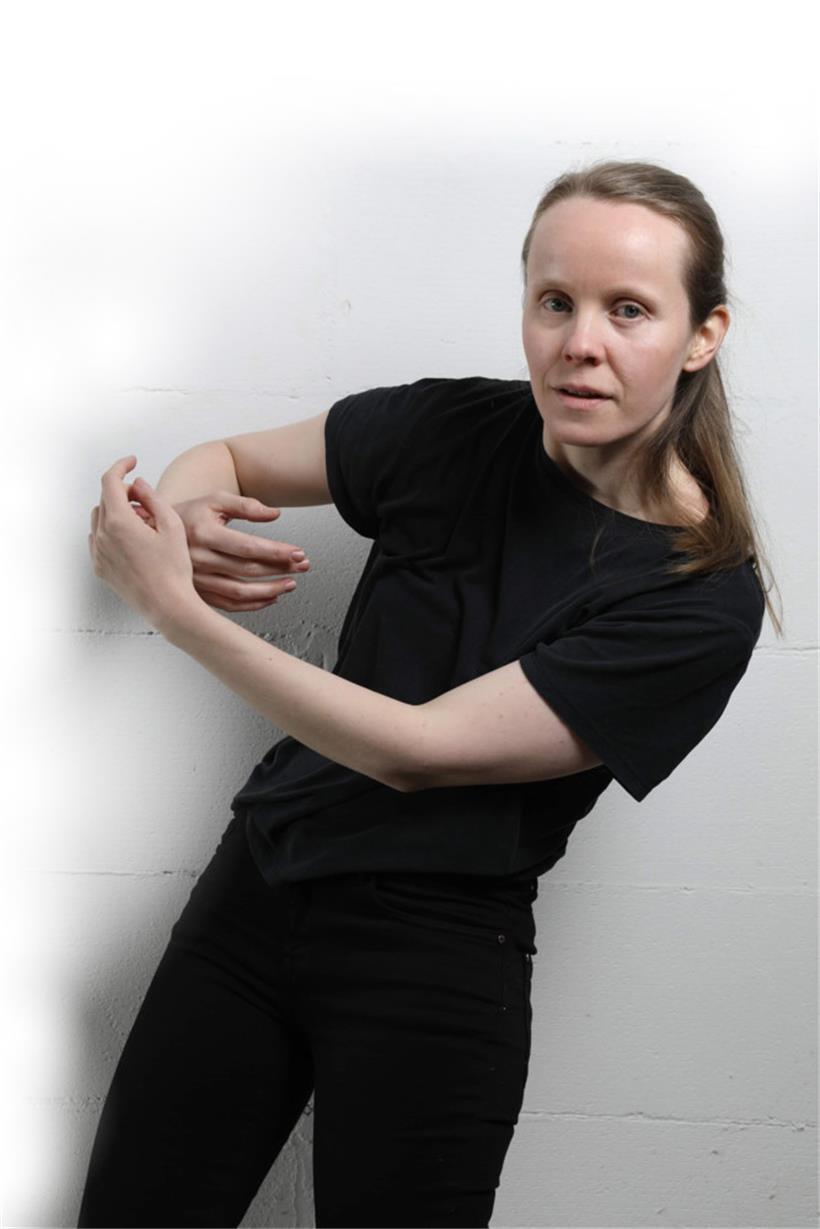 „La réalité est que le corps féminin est interconnecté avec une histoire de violence“, observe la chorégraphe Anne-Mareike Hess au moment de conclure sa trilogie sur le sujet 
