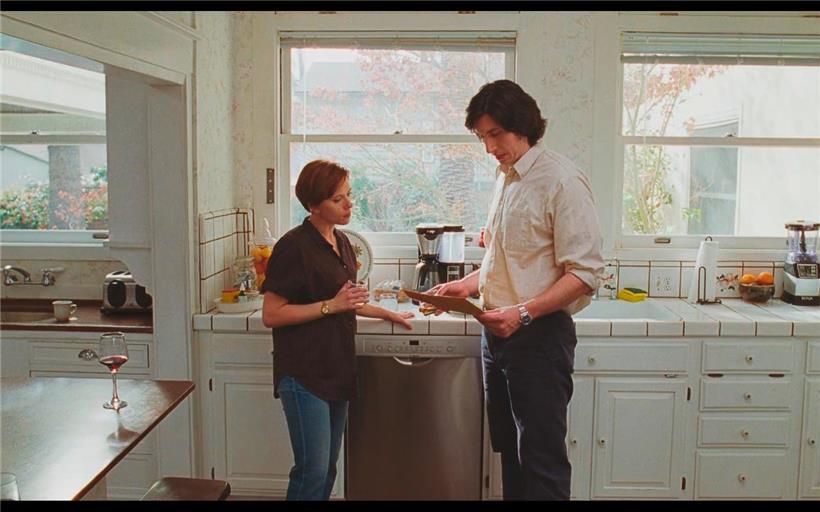 La remise des papiers du divorce: une scène à la fois drôle et poignante 
