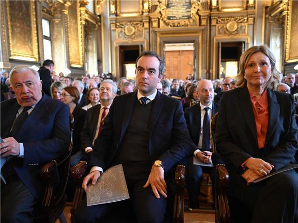 Premier ministre Sébastien Lecornu mit Gérard Larcher und Yaël Braun-Pivet bei der schwierigen Winter-Rentrée in Frankreich
