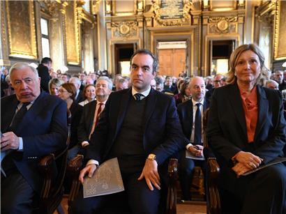 Premier ministre Sébastien Lecornu mit Gérard Larcher und Yaël Braun-Pivet bei der schwierigen Winter-Rentrée in Frankreich