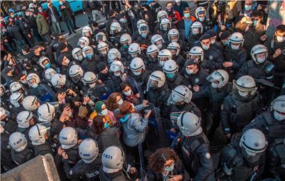 La répression s’abattant sur des étudiants à Istanbul n’a pas fait obstacle à la signature de libre échange entre Londres et Ankara

