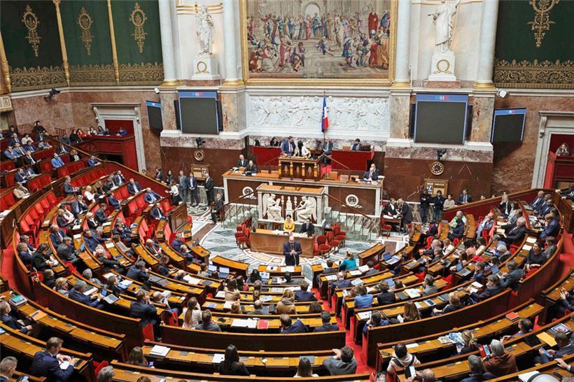 La séance nocturne de l’Assemblée nationale jeudi a été suspendue après une remarque peu flatteuse de la part d’un élu d’opposition
