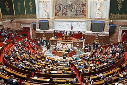 La séance nocturne de l’Assemblée nationale jeudi a été suspendue après une remarque peu flatteuse de la part d’un élu d’opposition
