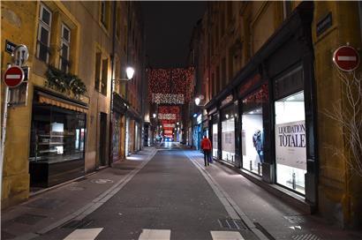 „La situation sanitaire n’est pas revenue à la normale“: une rue désertée à Metz en début Janvier. 
