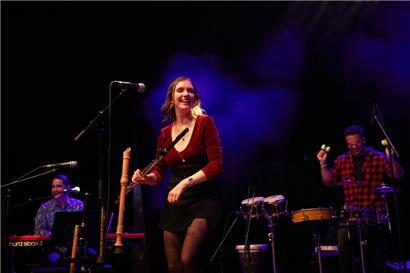 La tradition, avec Authentica, est une rivière où s’entendent les voix des peuples, des bergers celtes, des ouvriers luxembourgeois, des conteurs ou des musiciens de rue
