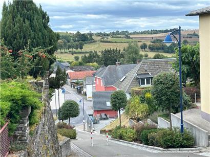 Ländlichen Charakter verströmende Aussichten findet man nur noch rund um die Kirche im Hauptort Weiswampach
