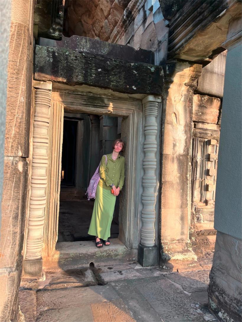 Laila Bintner im Tempelkomplex von Angkor Wat
