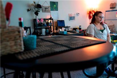 Laine Carolyn ist mit ihrer Miete im Verzug – und muss damit rechnen, ihre Wohnung zu verlieren
