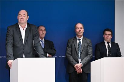 Landwirtschaftsminister Claude Haagen ist ebenso wie die Vertreter der Landwirte Camille Schroeder, Guy Feyder und Luc Emering (v.l.n.r.) zufrieden mit dem Ausgang des Gipfels
