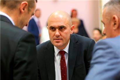 Landwirtschaftsminister Josip Dabro (M.) trat am 18. Januar zurück, nachdem ein Video mit seinen „Schießübungen“ veröffentlicht worden war
