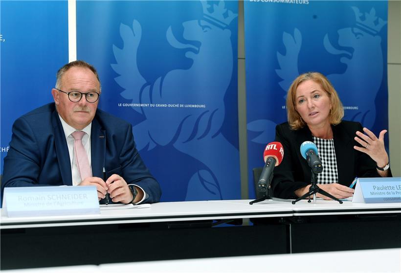 Landwirtschaftsminister Romain Schneider (LSAP) und Verbraucher- und Gesundheitsministerin Paulette Lenert (LSAP) stellen das Gesetzesprojekt für eine andere Lebensmittelpolitik im Landwirtschaftsministerium vor. Das Bewusstsein für das, was auf den Teller kommt, ist mit der Pandemie nur noch gewachsen. 
