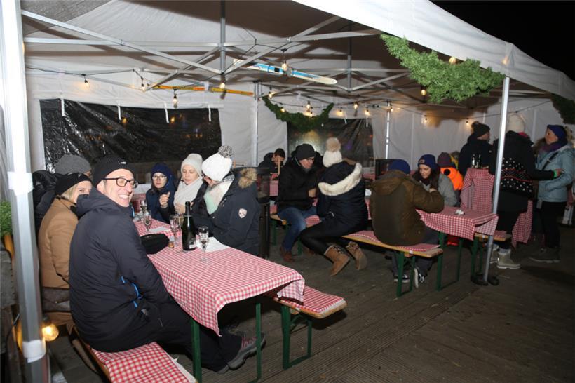 Lange blieben die meisten Besucher nicht sitzen. Bewegung war angesagt.