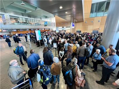 Langes Warten am 10. Mai am Luxemburger Flughafen – der Ausfall eines Metalldetektors an der Sicherheitskontrolle war der Auslöser für Chaos am LuxAirport
