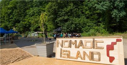 Langsam wird aus einem schäbigen Parkplatz eine Insel voller Kunst
