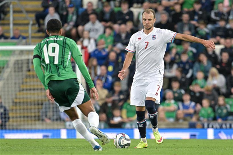 Lars Gerson (in Weiß) ersetzt den verletzten Vahid Selimovic
