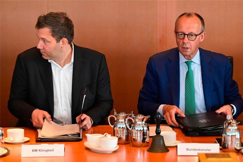 Lars Klingbeil (l.) und Friedrich Merz (r.) werden ihre Abgeordneten im Sinne der Regierungskoalition bändigen müssen
