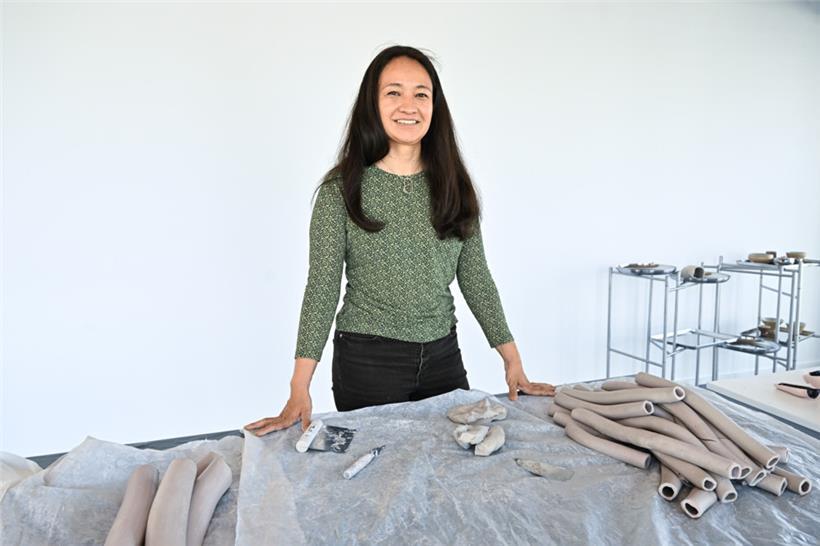 L’artiste Hisae Ikenaga tient à la touche ironique, à la transformation des objets pour réinterroger leurs fonctions et rire des valeurs que nous pensons pouvoir leur attribuer
