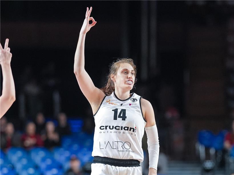 Verwechslungsgefahr: Die „Twin-Towers“ des neuen Meisters Lauren Van Kleunen spielt Basketball für T71 in ihrer zweiten Saison, dynamisch und fokussiert auf dem Spielfeld.