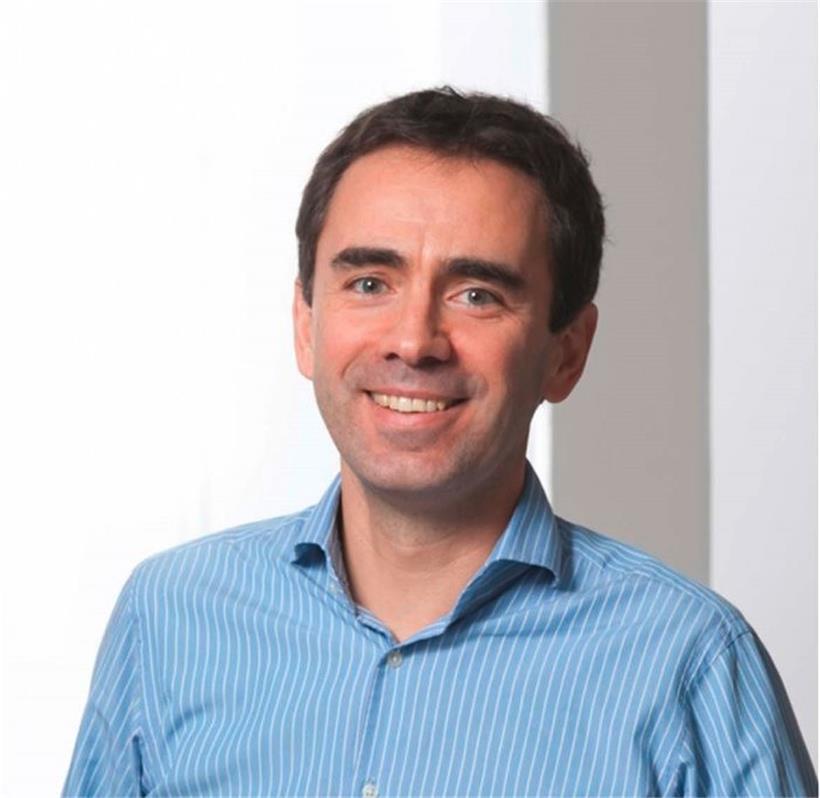 Laurent Pfister ist Wissenschaftler am Luxembourg Institute for Science and Technolgy (LIST). Als Hydrologe studiert er den Wasserkreislauf – also wie sich Niederschläge auf einem Einzugsgebiet verteilen. Das Ziel: bessere Vorhersagen treffen zu können. 
