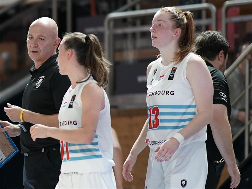 Laurie Irthum im Nationalmannschaftstrikot beim Training, erfahrene Spielerin im Kader seit mehreren Jahren