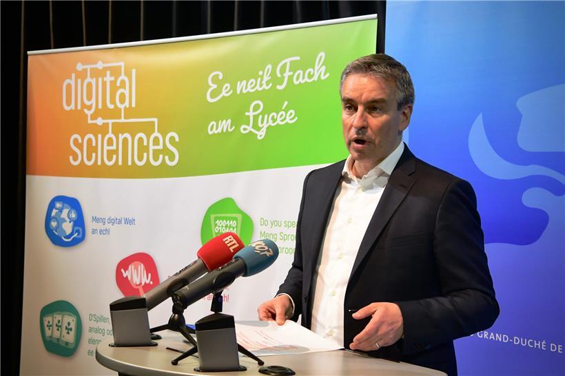 Laut Bildungsminister Claude Meisch müssen den Schülern die nötigen Kompetenzen vermittelt werden, damit sie sich in der digitalen Welt zurechtfinden
