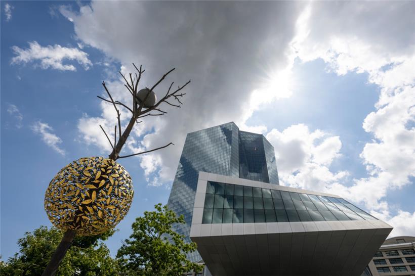 Laut EZB weisen Untersuchungen der Ölpreiskrise in den 1970er Jahren darauf hin, dass es für lang anhaltende Folgen für das Produktionspotenzial einer Wirtschaft aufgrund von Ölpreisschocks keine klaren Beweise gebe
