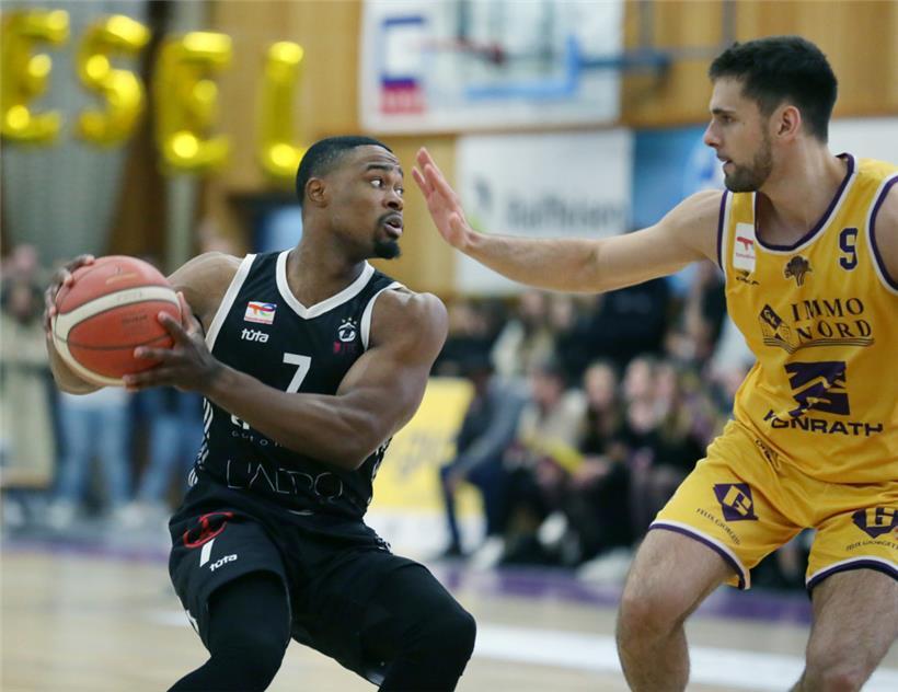 Laut Nationaltrainer Ken Diederich muss sich Steinsel in der zweiten Finalpartie eindeutig ein neues Rezept gegen T71-Profi Jimmie Taylor (in Schwarz) einfallen lassen
