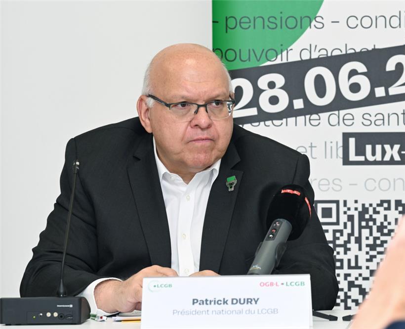 Laut Patrick Dury sähe man klar, was der Premier und der Arbeitsminister für Mindestlohnempfänger übrig haben: „Nicht besonders viel“
