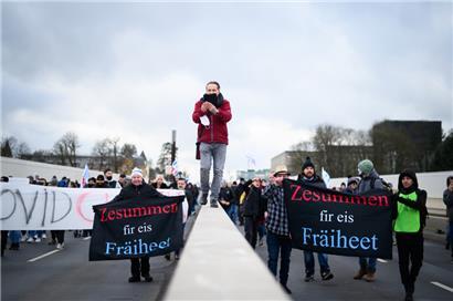 Laut Polizei demonstrierten etwa 150 Menschen am Samstag gegen die Corona-Maßnahmen

