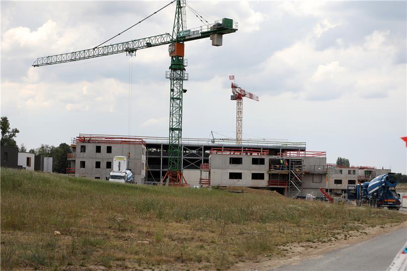 Laut den Oppositionsparteien in Luxemburg-Stadt reicht die Bautätigkeit nicht ansatzweise, um den Bedarf an Wohnungen zu decken. Dabei liegen viele Bauplätze brach.
