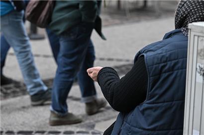 Laut der seit Freitag geltenden Regelung sind in Luxemburg-Stadt alle Formen des Bettelns untersagt
