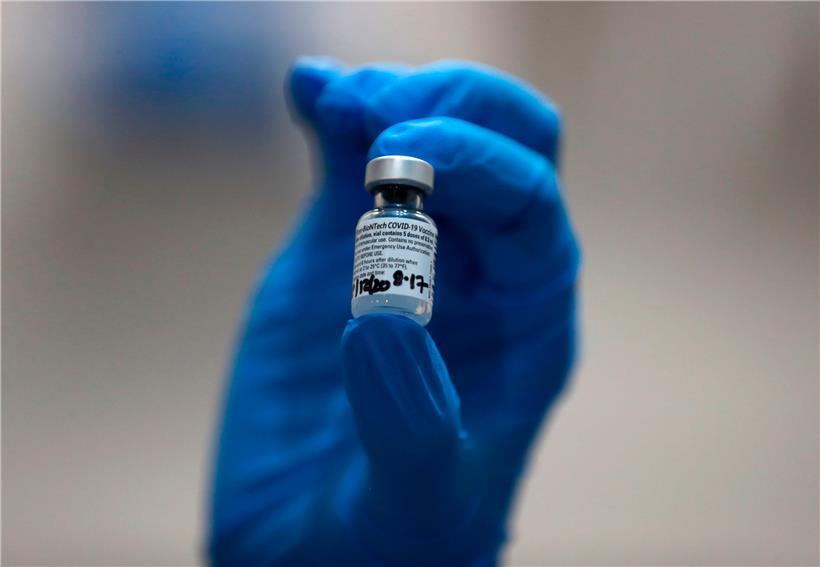 Laut einem „Spiegel“-Bericht könnte Deutschland bis Ende Januar lediglich drei bis vier Millionen Dosen des von Biontech und Pfizer entwickelten Impfstoffs gegen SARS-CoV-2 bekommen. Rechnet man die Zahlen hoch, dann dürfte Luxemburg wohl 25.000 bis 38.000 Dosen erhalten.
