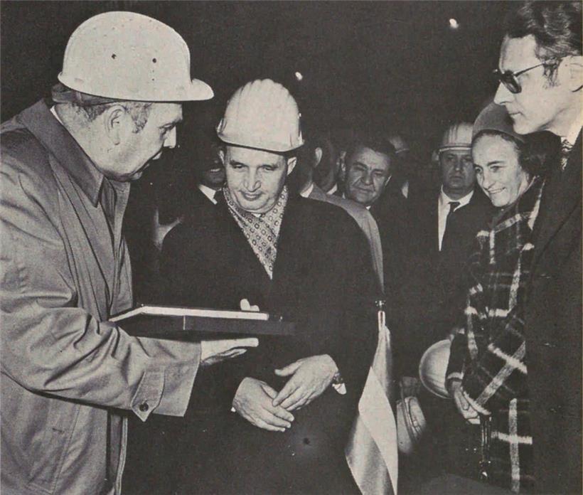 Laut zeitgenössischen Presseberichten interessierte der Besuch des Arbed-Werkes in Belval Ceaușescu sichtlich am meisten
