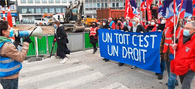 Lautstark wird in Luxemburg-Stadt für ein erschwingliches Wohnen in Luxemburg protestiert
