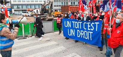 Lautstark wird in Luxemburg-Stadt für ein erschwingliches Wohnen in Luxemburg protestiert
