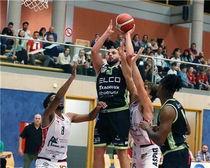 Lazar Lukic (Nummer 10) und Mamer bleiben trotz fünf Pleiten in Serie zuversichtlich
