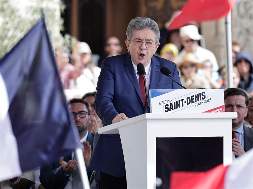 Jean-Luc Mélenchon spricht bei Wahlveranstaltung in Saint-Denis, nahe Paris, symbolisch für LFI und politische Mobilisierung
