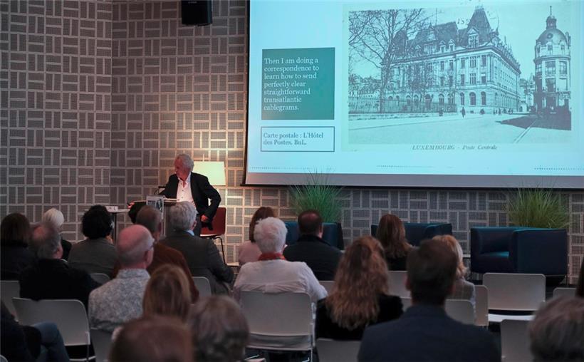 Le commissaire de l’exposition et auteur de l’ouvrage, Gast Mannes, lors de la présentation de son travail sur James Joyce
