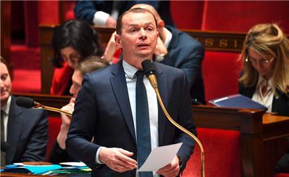 Le ministre français du Travail, Olivier Dussopt, a été insulté par un député de La France Insoumise pendant un débat sur la réforme des retraites
