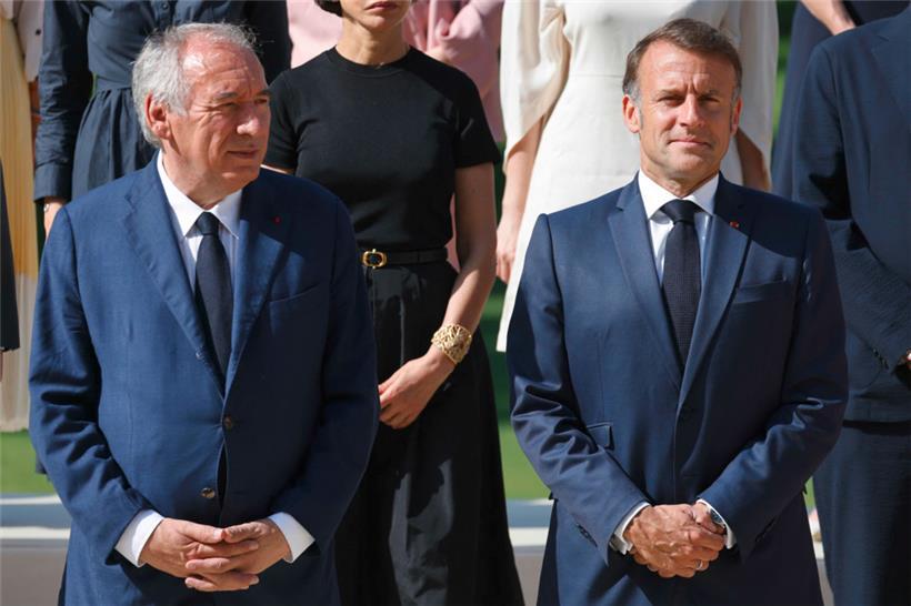 Le premier ministre François Bayrou (g.) et le président Emmanuel Macron ont une relation politique plutôt tendue
