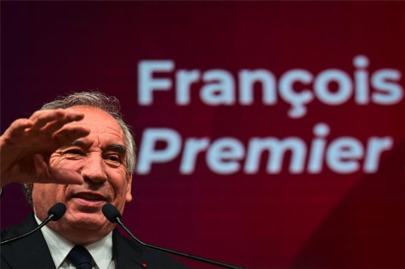 Le premier ministre François Bayrou n’a pas l’intention de ramener l’âge de la retraite de 64 à 62 ans
