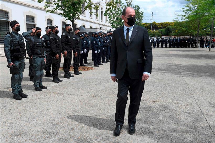 Le premier ministre Jean Castex, qui prenait part hier à une cérémonie en hommage au brigadier Eric Masson, tué en service le 5 mai à Avignon, voit toujours la main de l’extrême droite derrière les publications de tribunes issues de militaires
